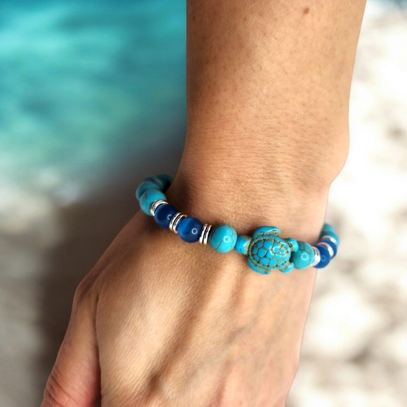 8 mm Turquoise and Blue Cat Eye bracelet with Turtle charm - Picture 3 of 4